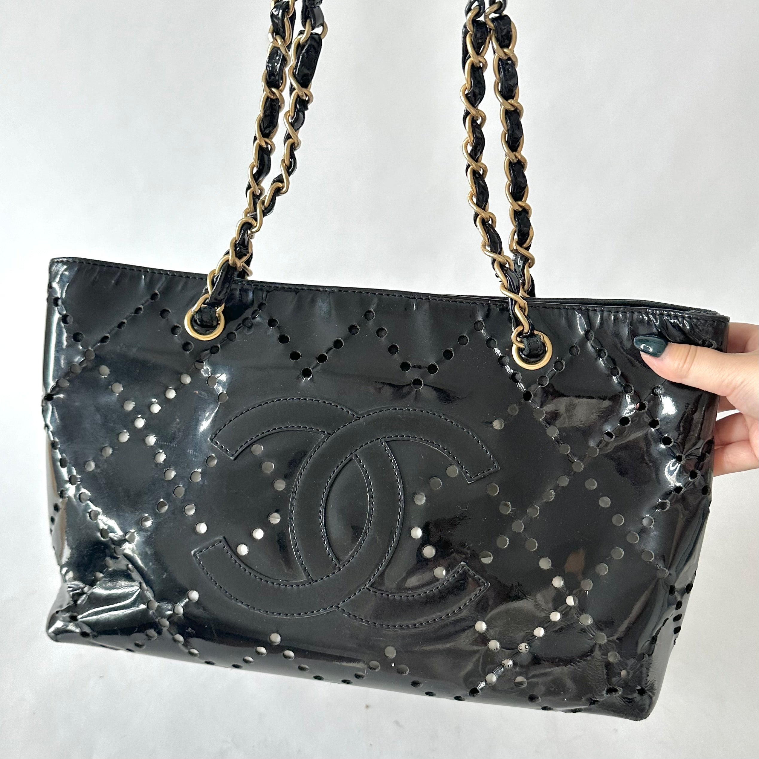 Chanel black patent leather tote bag online